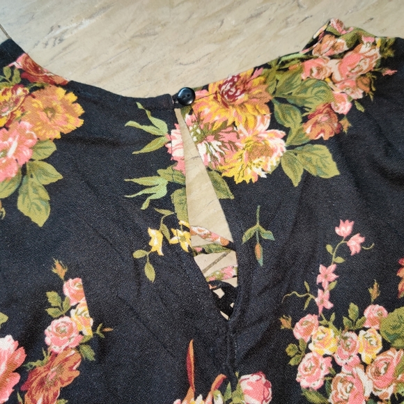 Floral Romper - Picture 5 of 10